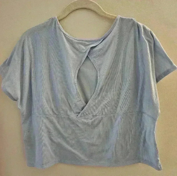 Medium North Face Women's Light Blue Wander Twist Back Shirt - Picture 4 of 6